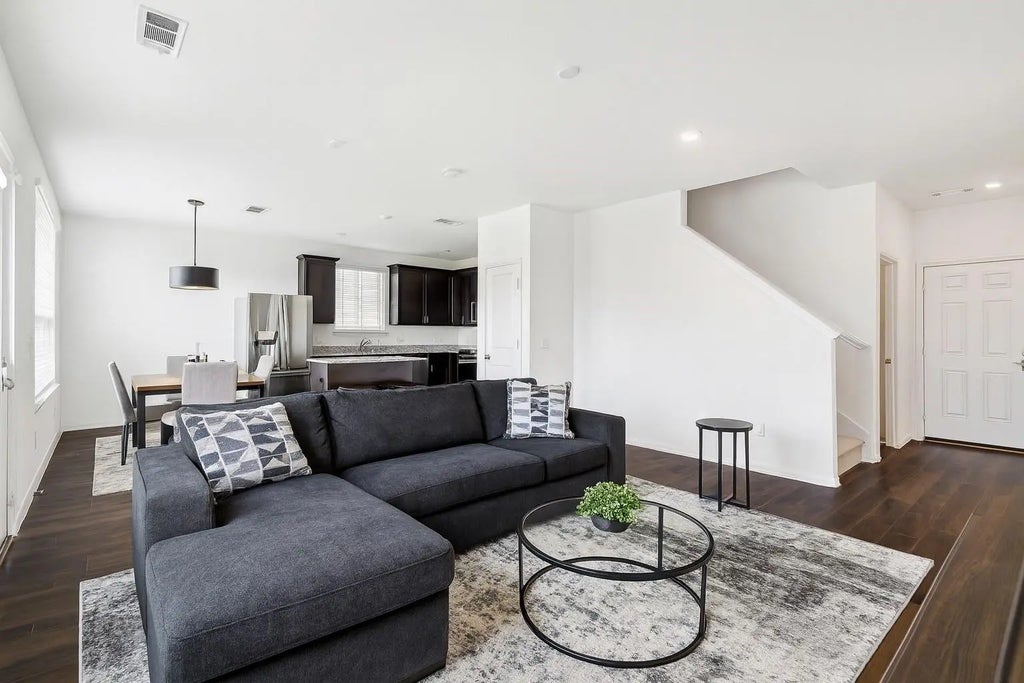 23546 Wrexham Street, Spring