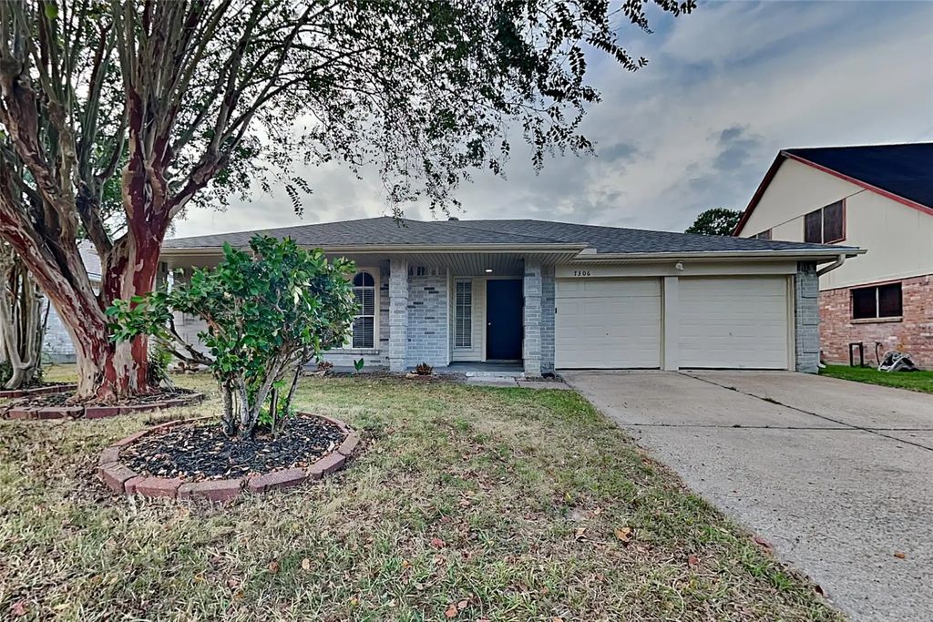 7306 Logging Trail Drive, Humble
