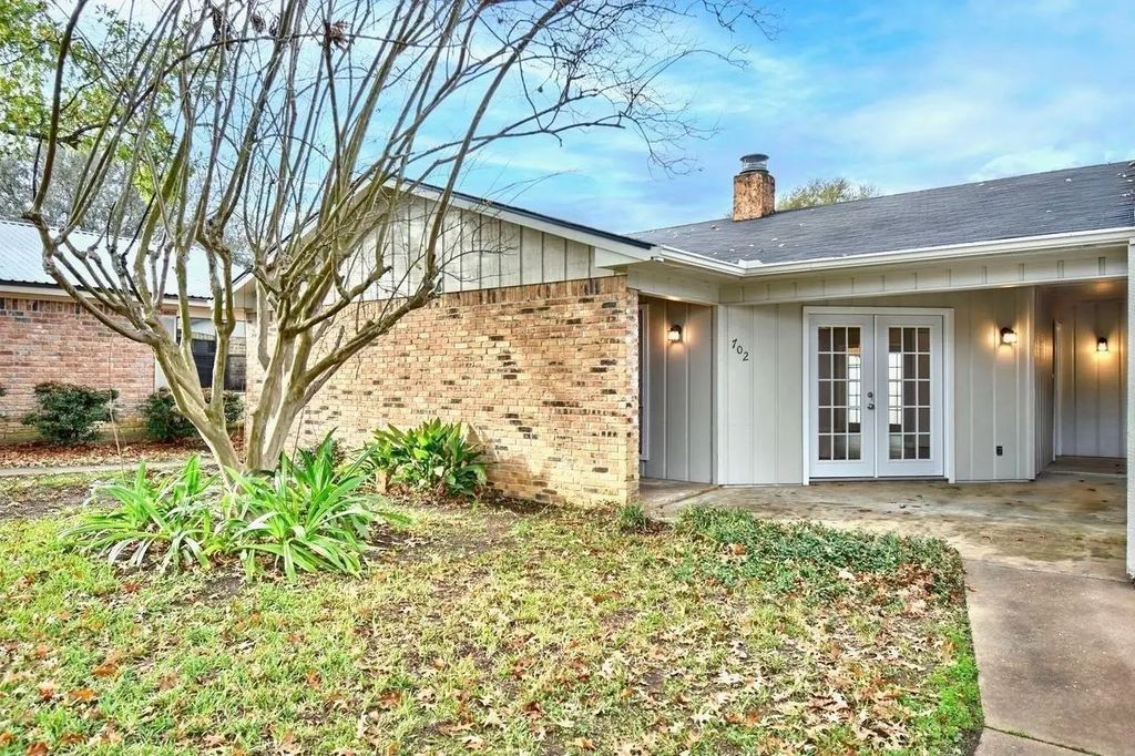 702 S Chappell Hill Street, Brenham