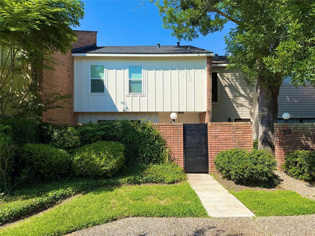 71 Cayenne Common, Lake Jackson