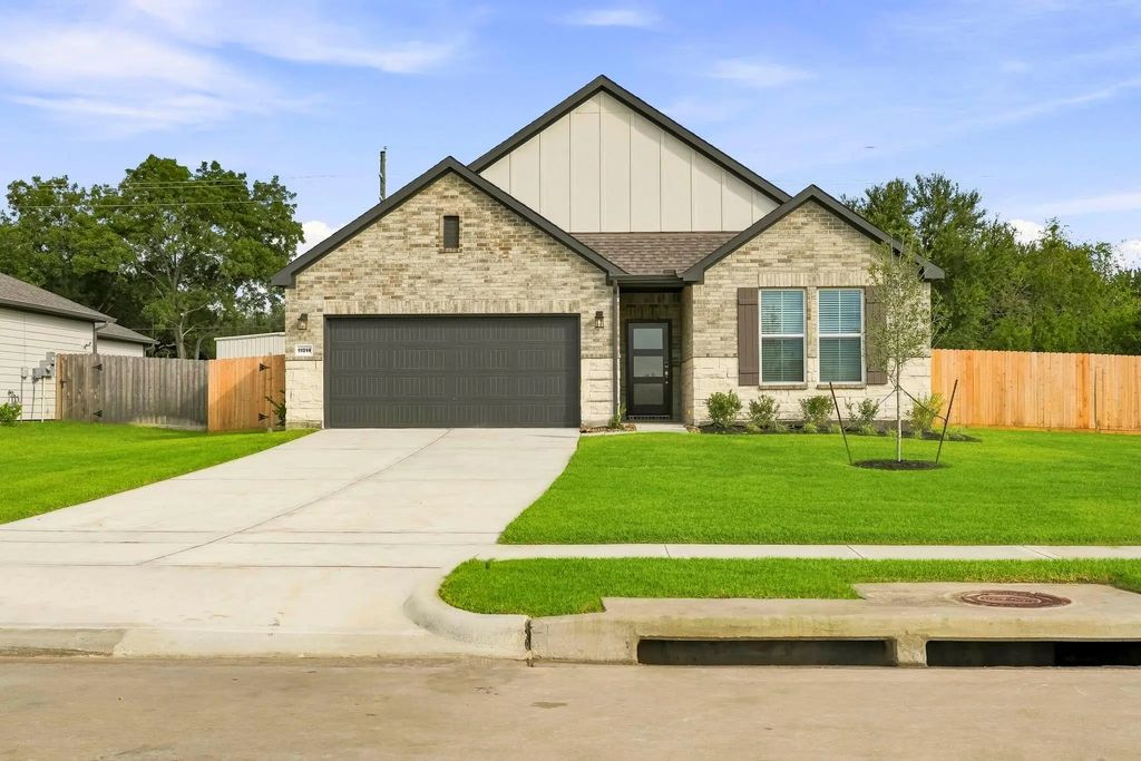11014 Youngquist Drive, Mont Belvieu