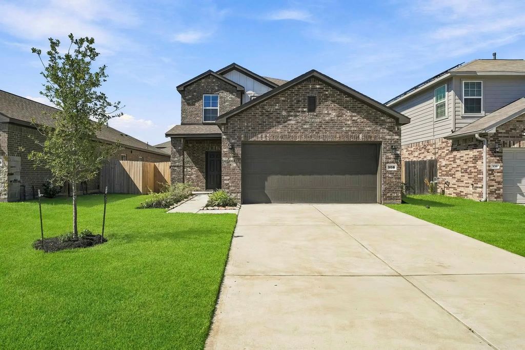 308 Amy Street, Angleton
