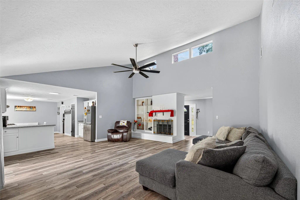 5225 Glenvalley Drive, La Porte