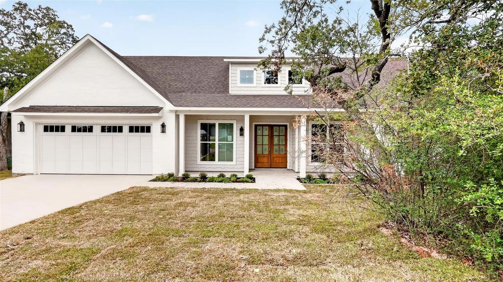 212 Greenway Drive, Bryan