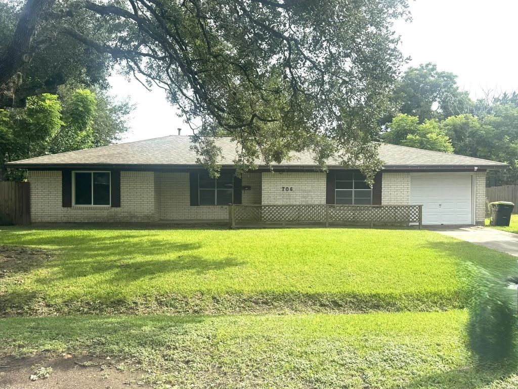 706 University Avenue, Wharton