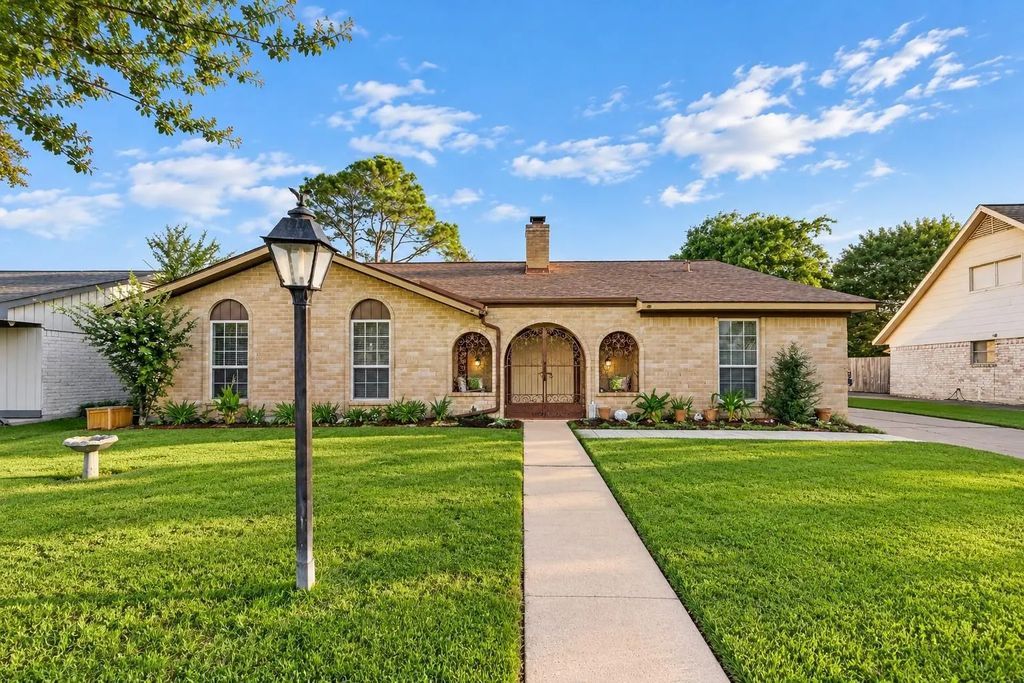 12302 Meadowdale Drive, Meadows Place