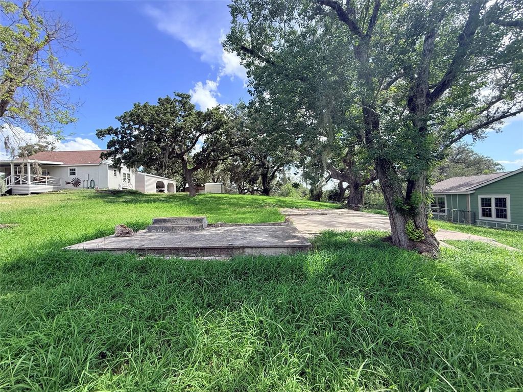 911 Moss Lane, Cuero