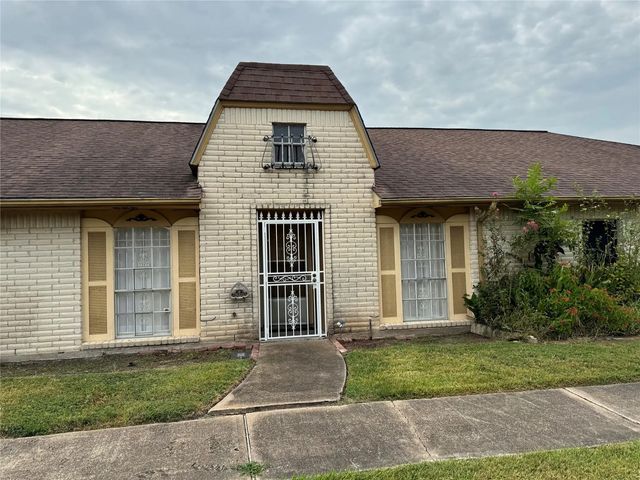 12147 Sharpview Drive, Houston