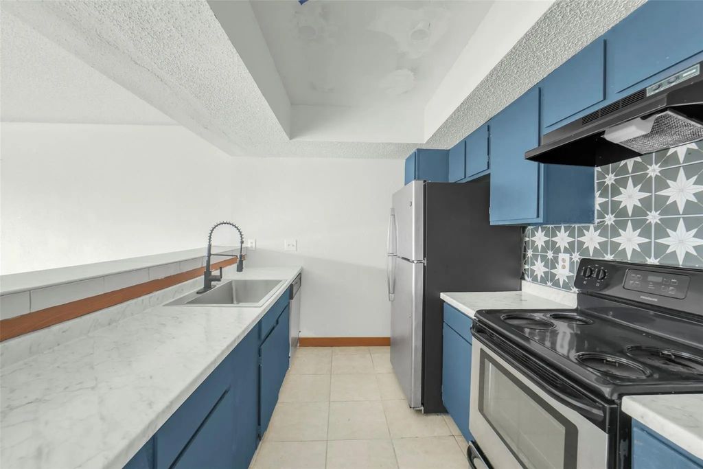 2818 S Bartell Drive 33, Houston