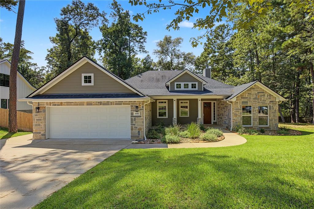 1859 E Lake Drive, Huntsville
