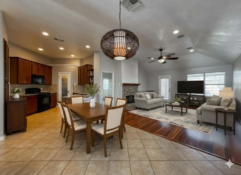 1527 Stone Mesa Drive, Houston