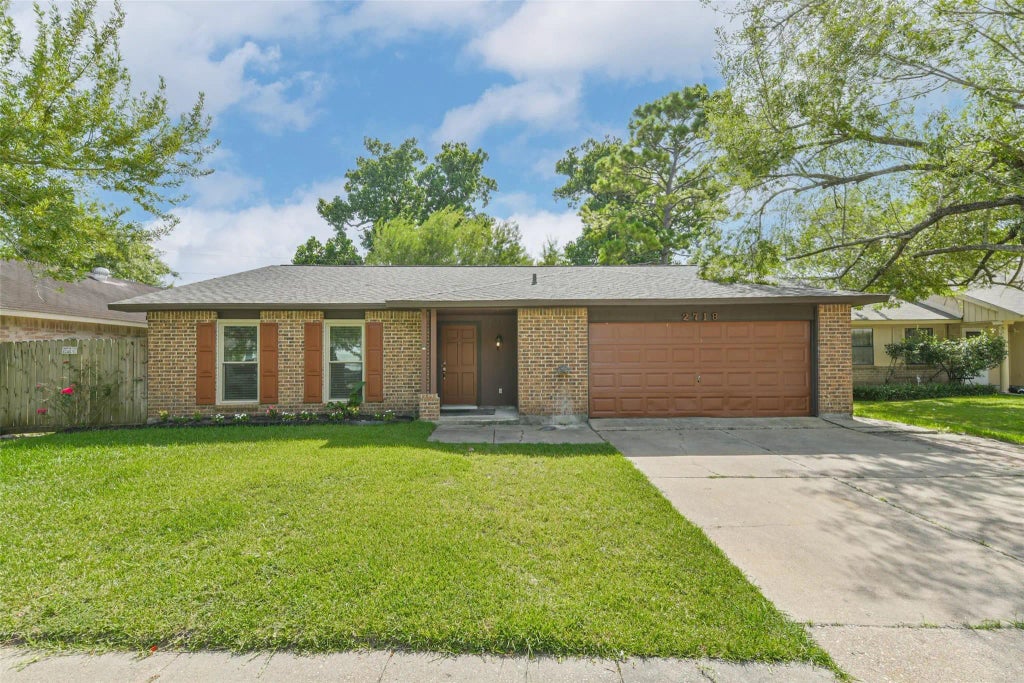 2718 Quail Run Drive, Humble