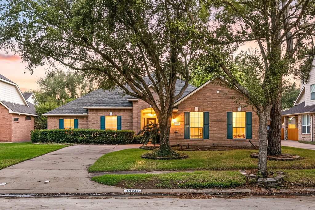 16722 Coyotillo Lane, Houston