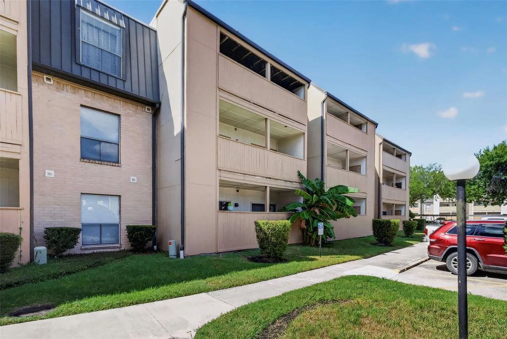 8419 Hearth Drive 3, Houston