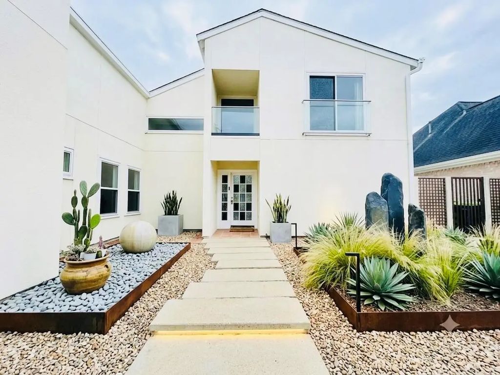 2810 Lake View Drive, Missouri City