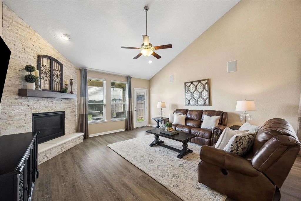 9961 Daisy Field Lane, Brookshire
