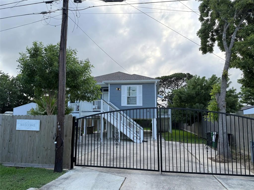 1130 10th Street, Dickinson