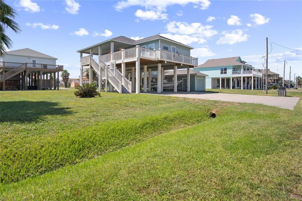 857 Gulfview Drive, Crystal Beach