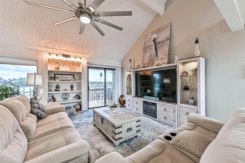 715 Davis Road, League City