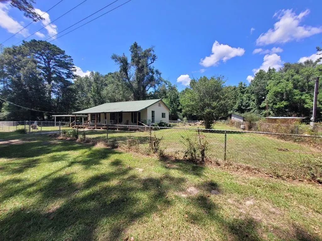 1562 Fm 1013, Kirbyville