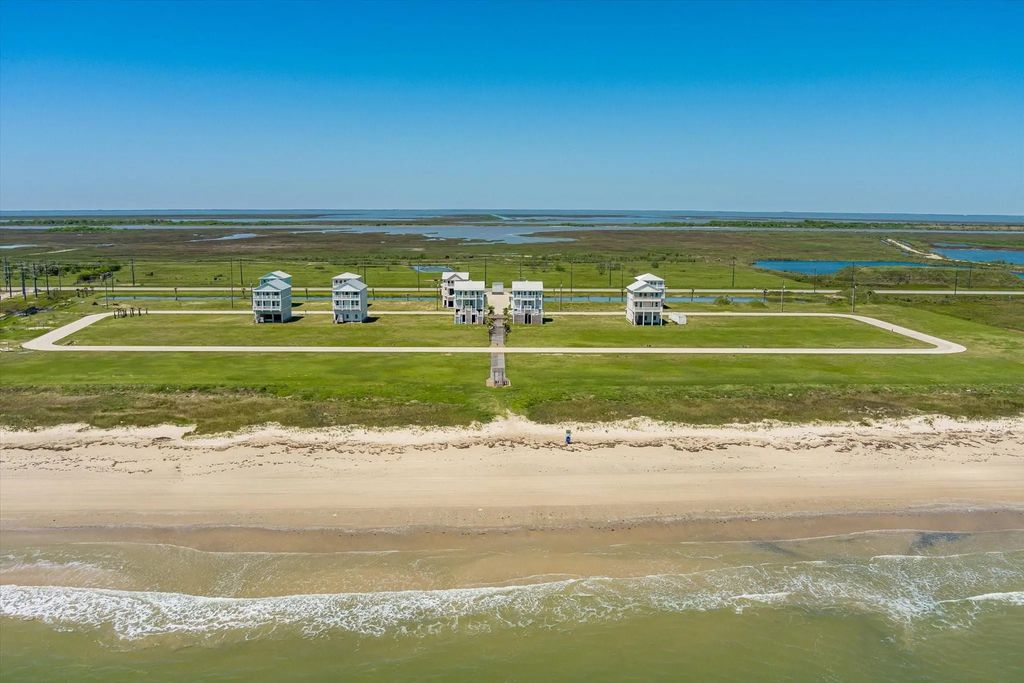 611 Arlo Terrace, Crystal Beach