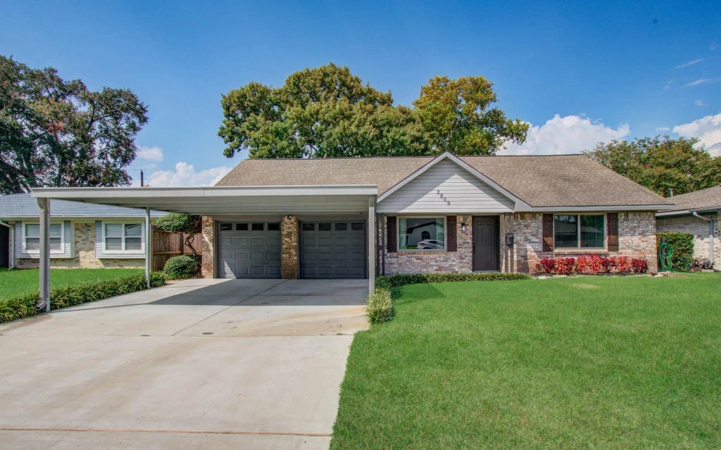 2809 Spa Drive, Deer Park