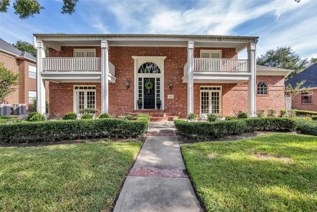 2018 Island Oak Street, Houston
