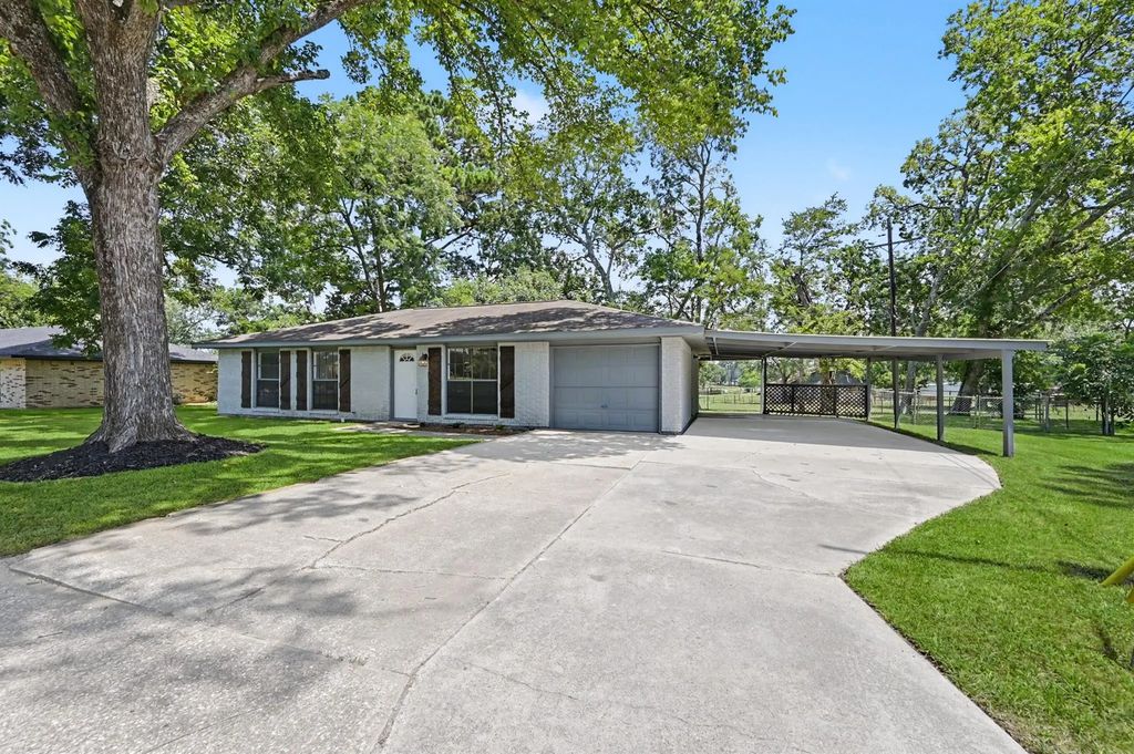 11 Hardy Hollow Drive, New Waverly