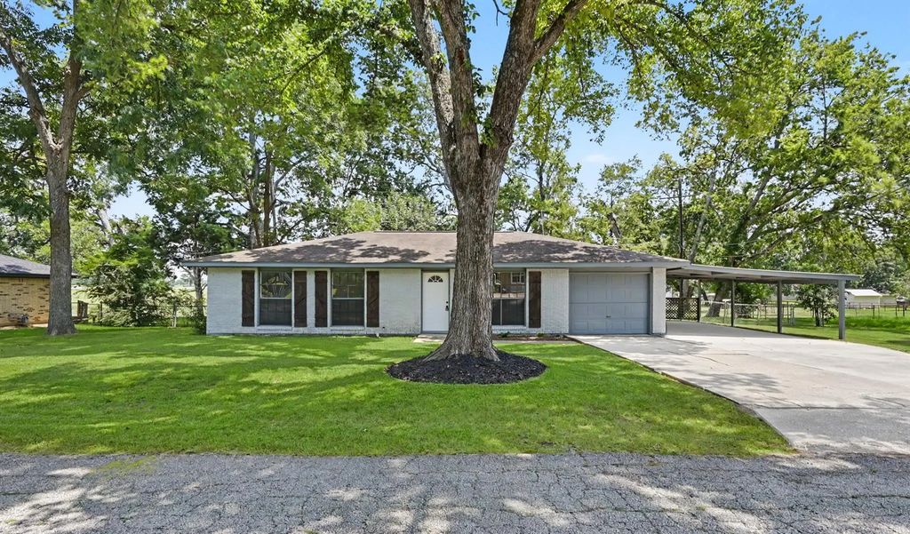 11 Hardy Hollow Drive, New Waverly