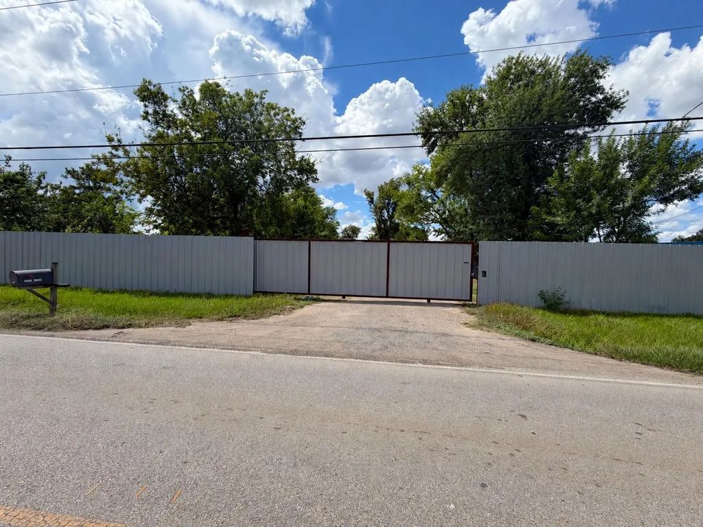13533 Luthe Road, Houston