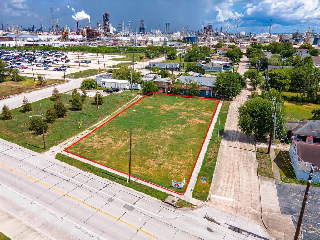 3304 Market Street, Baytown
