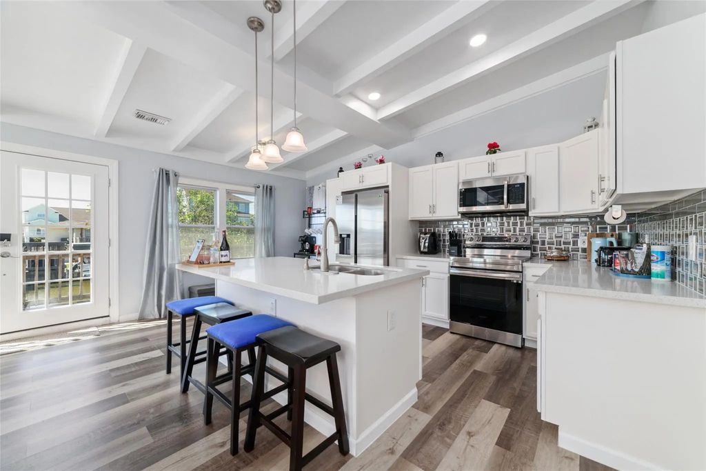 196 Barracuda Street, Bayou Vista