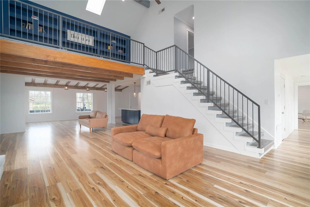 1635 Pony Lane, Wallis