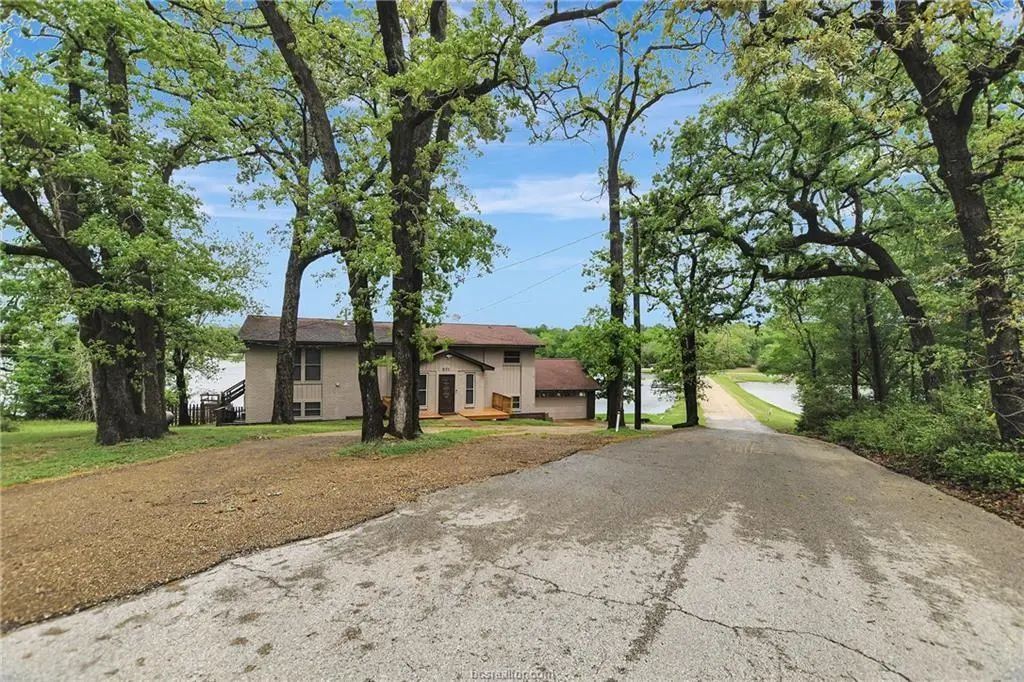 571 Lakeview Circle, Hilltop Lakes