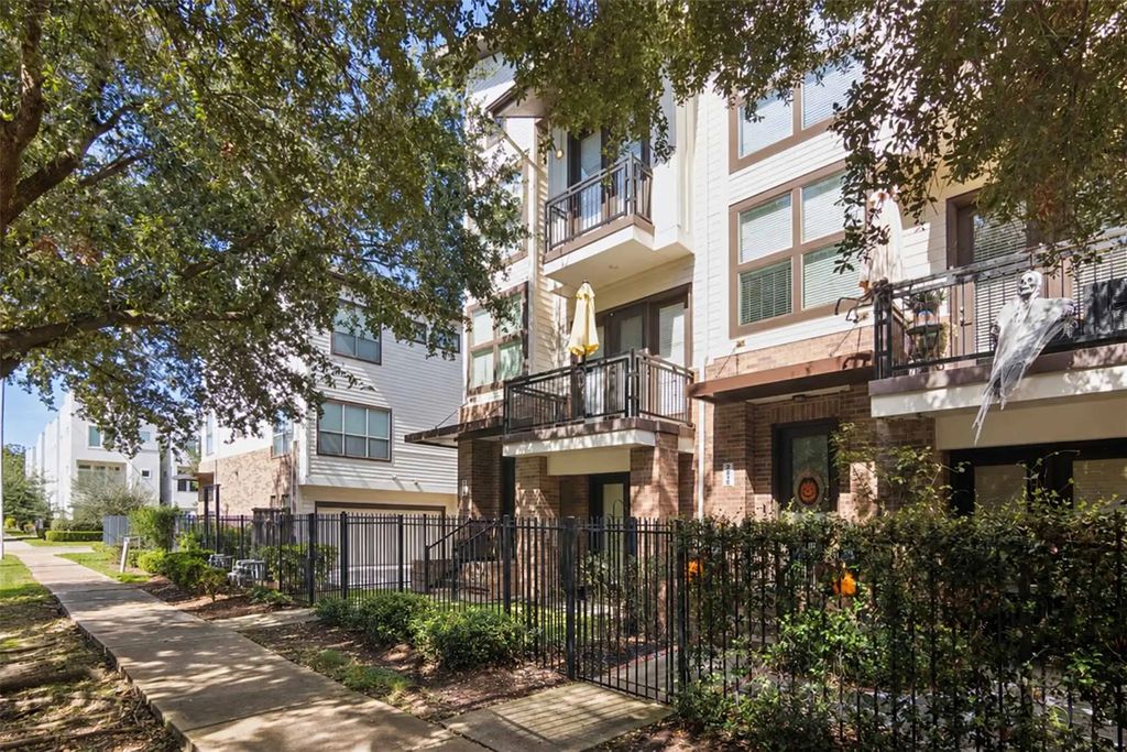 2811 Clay Street, Houston
