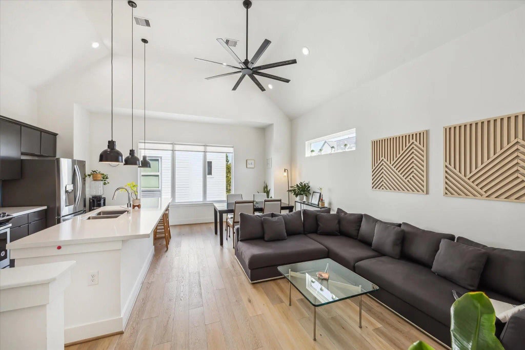 1131 W 17th Street B, Houston