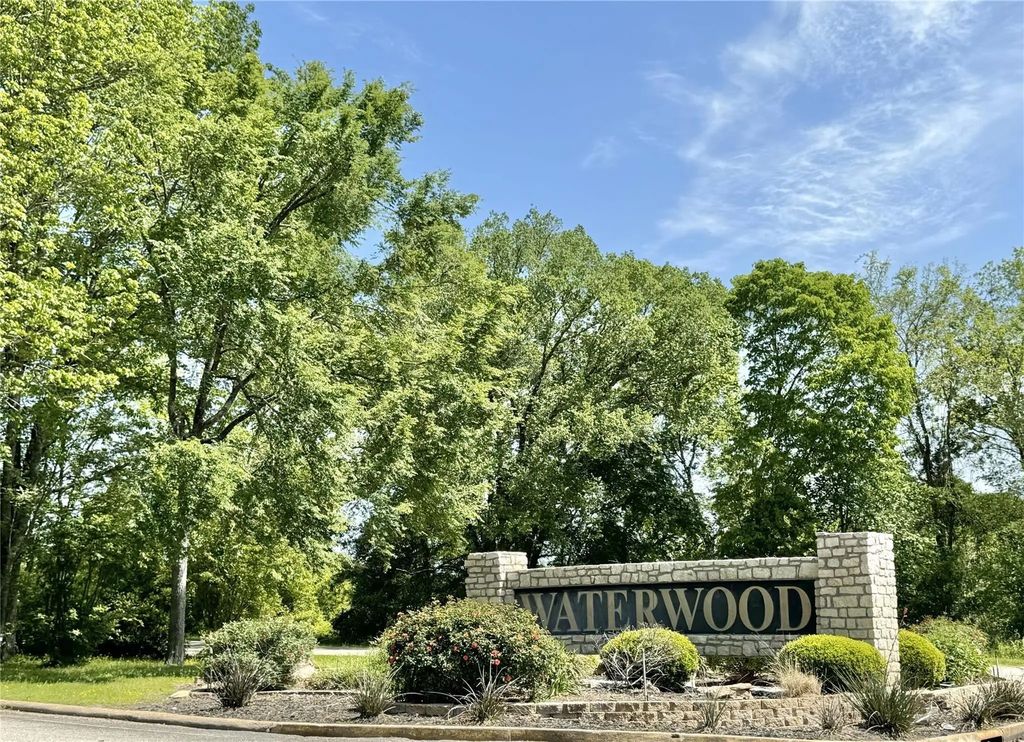 Queenswood Plaza, Huntsville