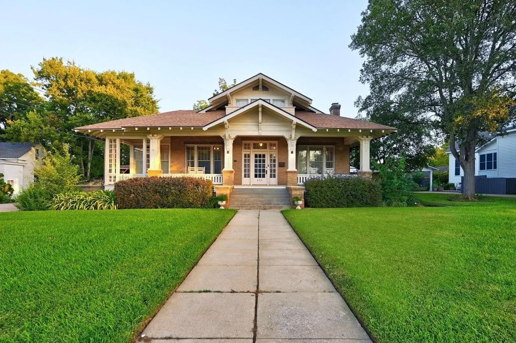 405 College Avenue, Brenham