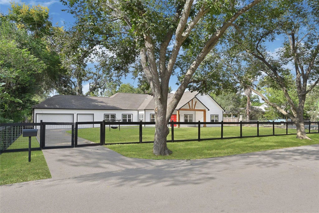 7045 Cayton Street, Houston