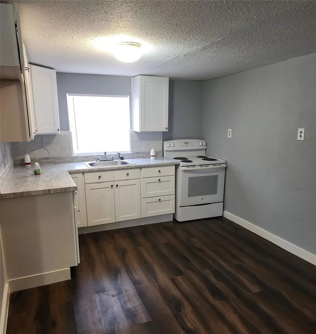 211 Avenue B 1/2, La Marque