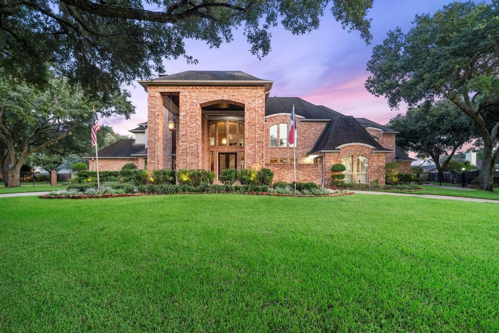 3 Regent Court, Sugar Land