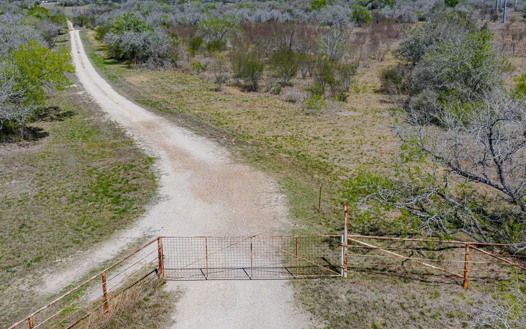 5923 Fm 1726, Goliad