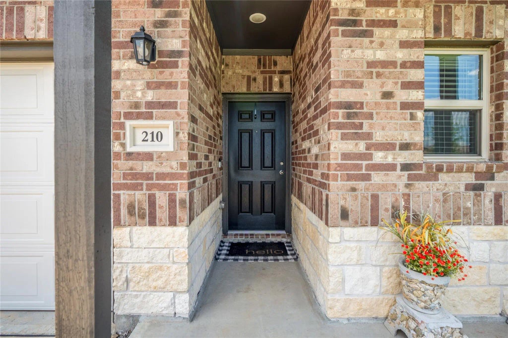 210 Bellewood Manor Drive, Magnolia