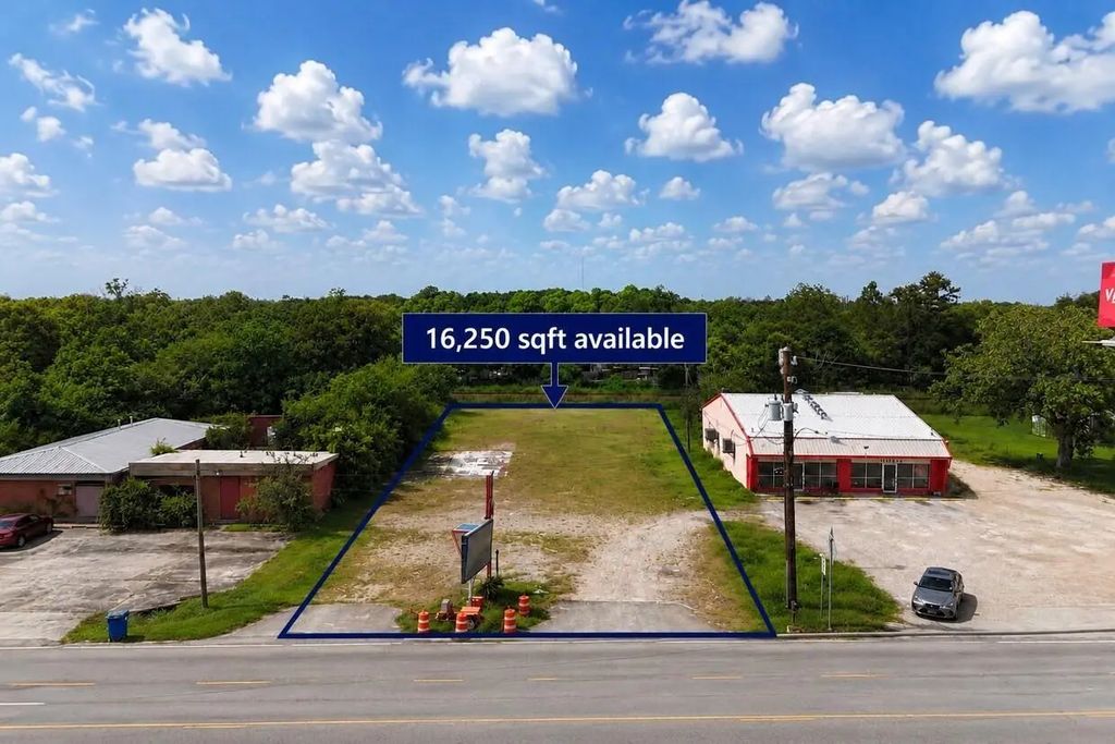 8507 Highway 6, Hitchcock