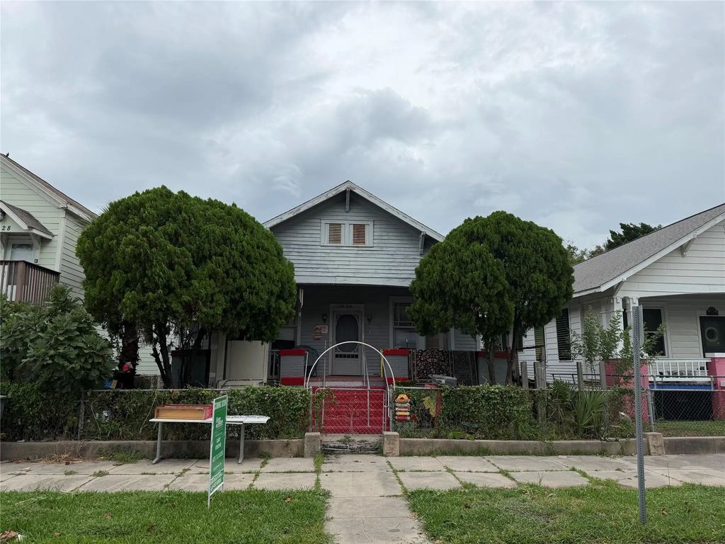 2724 Avenue P 1/2, Galveston