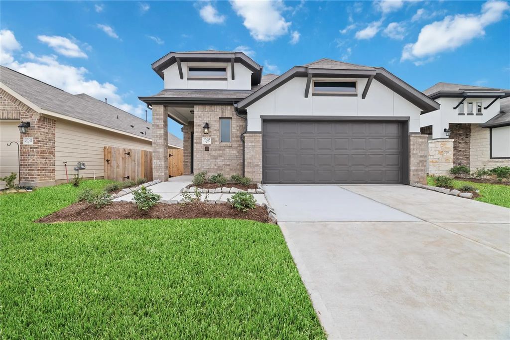 20515 Laila Manor, Richmond