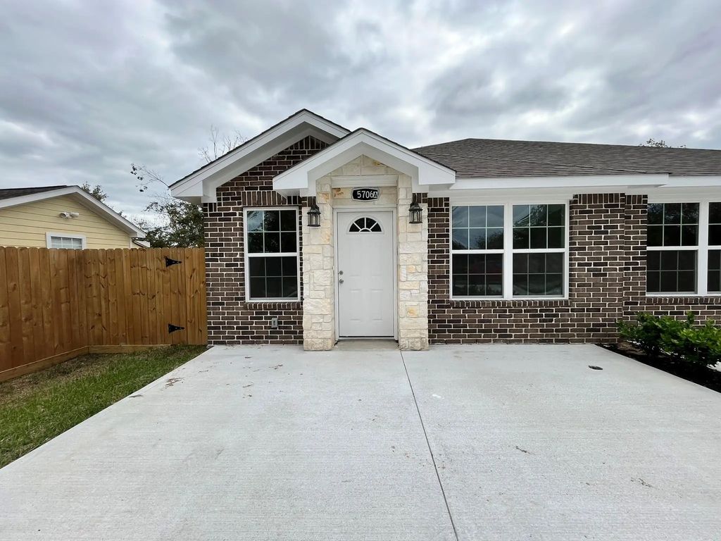 5706 Howell Street A, Houston