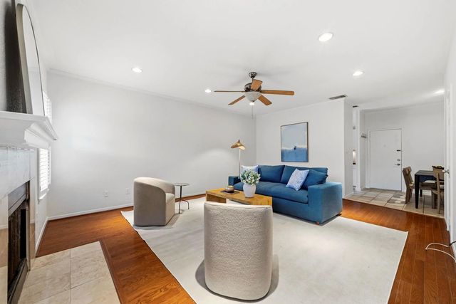 9850 Pagewood Lane 1009, Houston