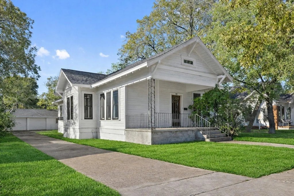 208 Summit Street, Schulenburg