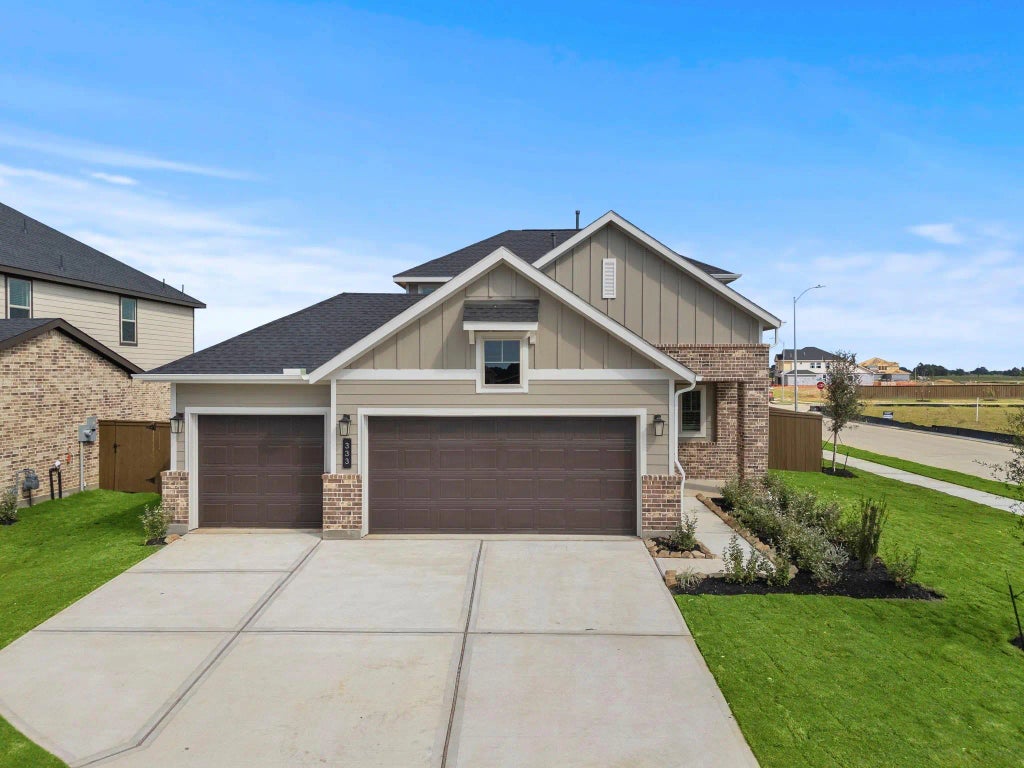 333 Goldeneye Duck Drive, Waller